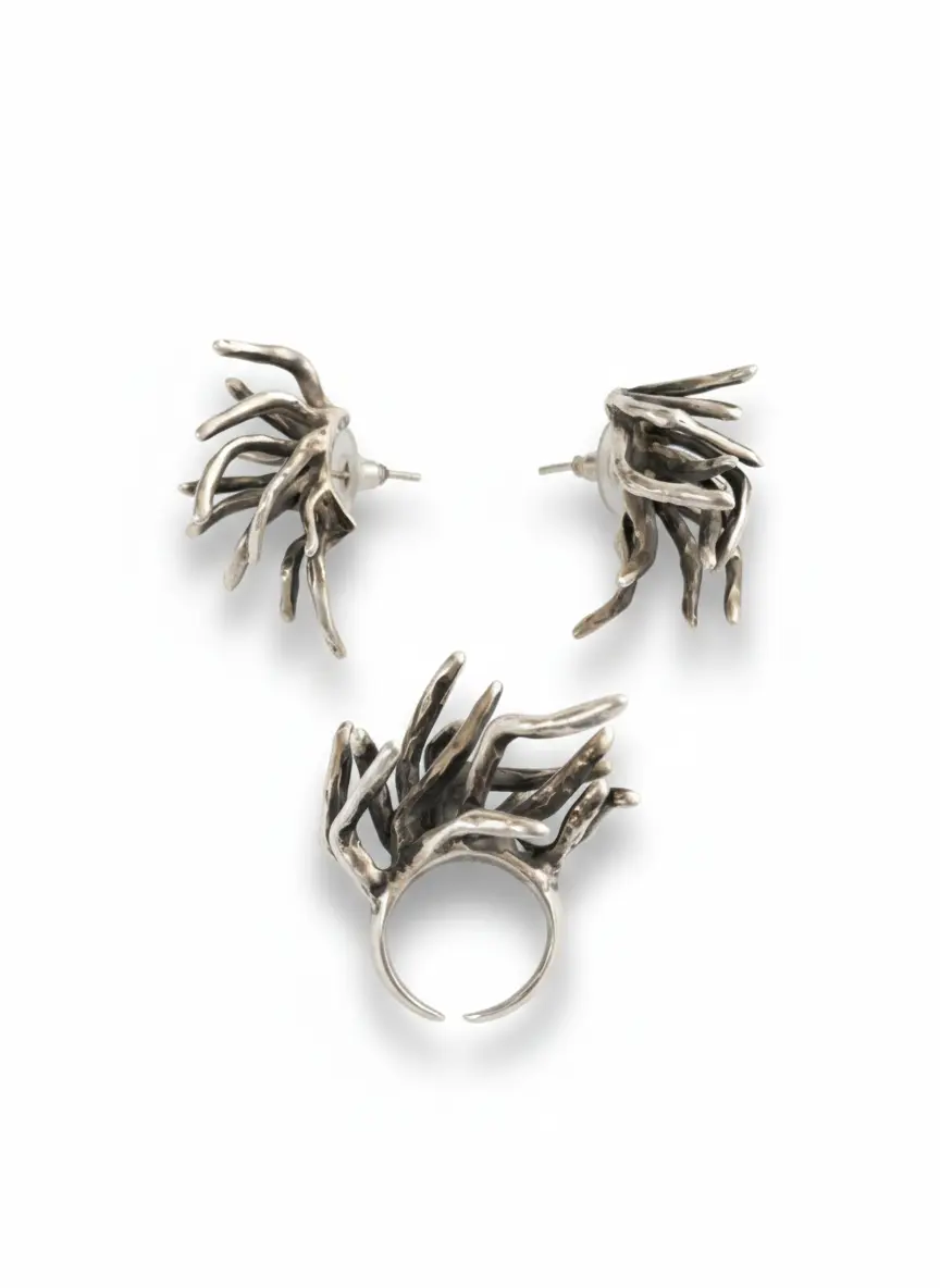 نیمست انگشتر و گوشواره نقره طرح میخی نیمست نقره دستساز طرح مرجانی شامل انگشتر و گوشواره میخی با بافت ارگانیک اکسیده